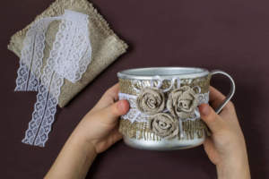 DIY Christmas Decorations: Handmade Aluminum Mugs Decor 7