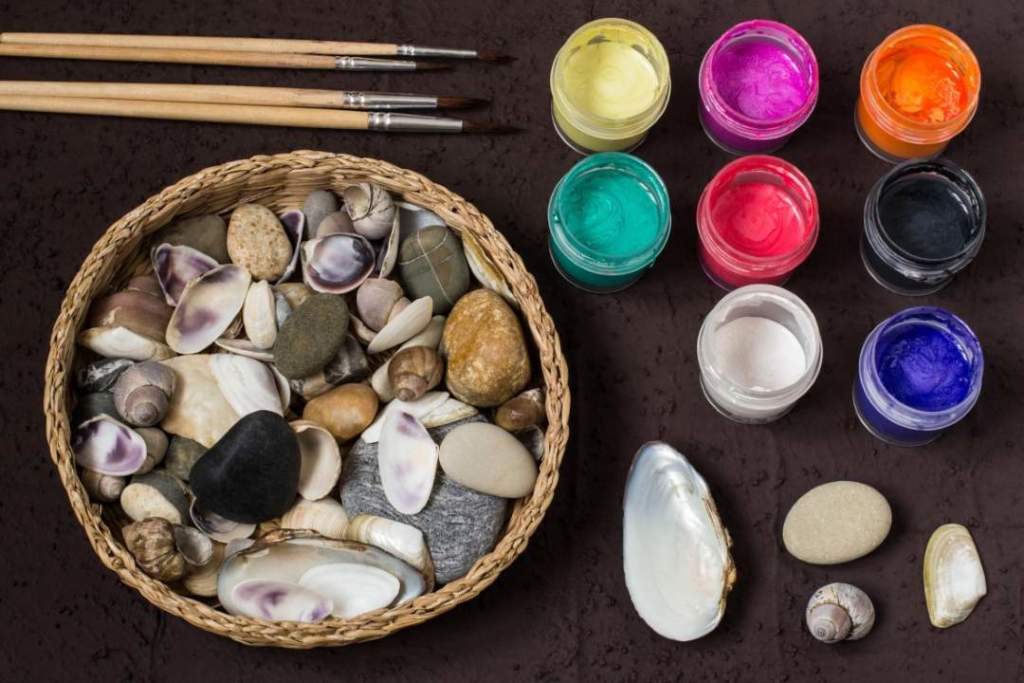 Children's Summer Art Project: Hand-painted colorful dot patterns on sea pebbles and shells 7