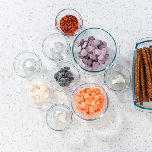 Easy Halloween Chocolate-Covered Pretzel Rods 1