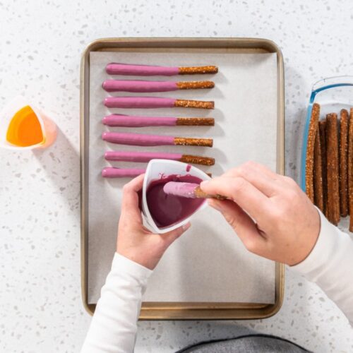 Easy Halloween Chocolate-Covered Pretzel Rods 5