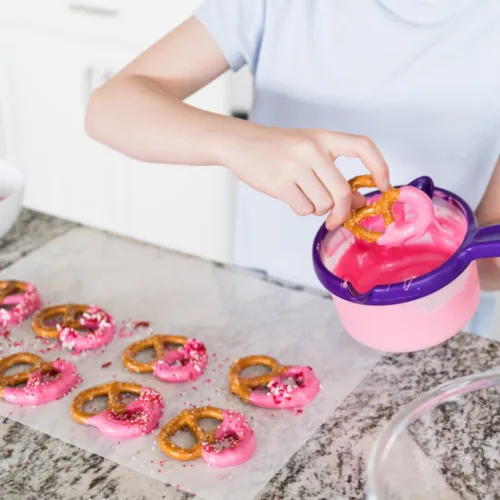 Valentine’s Chocolate-Covered Pretzels 2 Valentine’s Chocolate-Covered Pretzels 2
