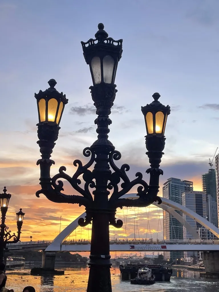 Walking Manila's Green Loop: From Binondo to Intramuros (and Beyond) 1 Walking Manila's Green Loop: From Binondo to Intramuros (and Beyond) 1